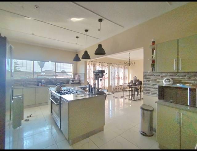 6 BEDROOM HOUSE FOR SALE IN BRAKPAN CENTRAL